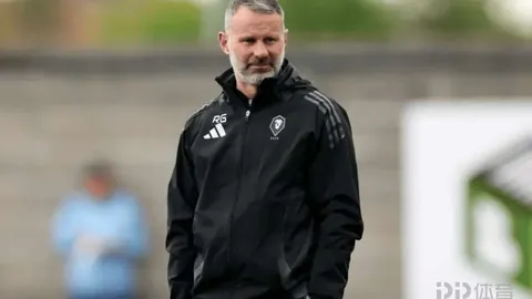 梅西替补献神球，特林康世界波助力巴塞罗那逆转皇家贝蒂斯第22轮比赛