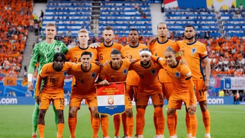 Win 11画图工具全面革新：AI助力，隐藏栏智能，创作体验升级