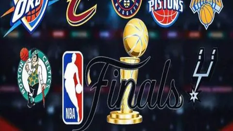 英超裁判薪酬揭秘：普通裁判年收入17-18万镑，资深裁判年薪高达25万镑